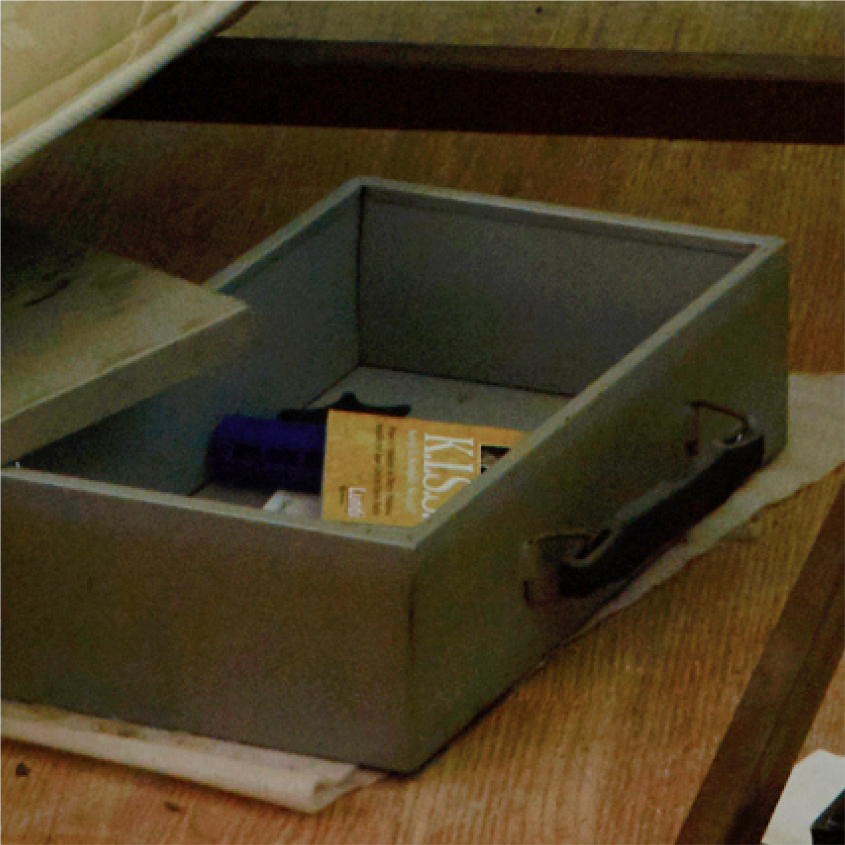 Photo of a shoebox.